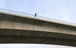 Skok Daneta Gegoja sa novog mosta Zemun - Borča