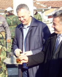Dobro obavljen posao: Udarnički posle zemljotresa u Kraljevu 2010.  (Ljubiša Simović drugi desno)