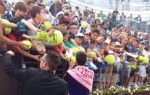 Novak je juče  podelio na hiljade  autograma