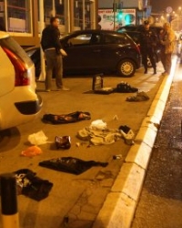 Nakon eksplozije stvari koje je muškarac nosio sa sobom su se rasule po ulici