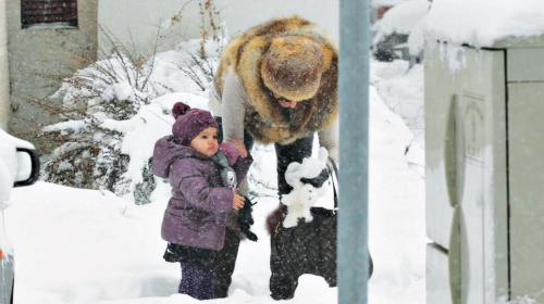 Sonja i Viktorija Vuksanović uživaju na snegu