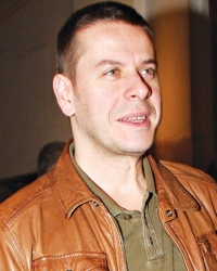 Skuplja novu  opremu za studio? Vlado Georgiev