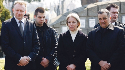 Dragan Đilas, Ružica Đinđić  sa sinom i Zoran Živković juče  na Novom groblju