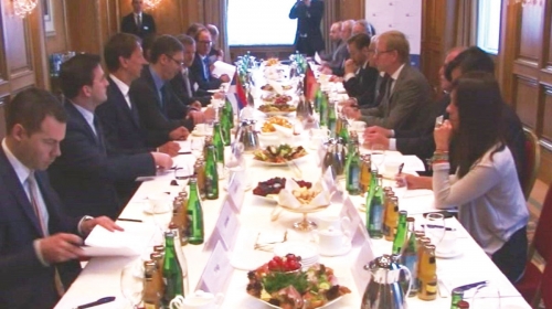Vučić na sastanku s  nemačkim privrednicima