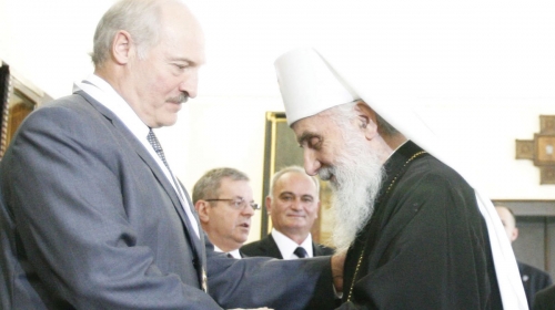 Patrijarh Irinej uručio je juče Lukašenku orden SPC