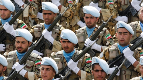 Čekaju novo oružje: Iranski vojnici na paradi