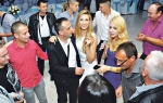 Videvši da su se gosti na proslavi otvorili za muziku, Todorovićeva se utrpala između Rade Manojlović i Milice Pavlović kako bi 