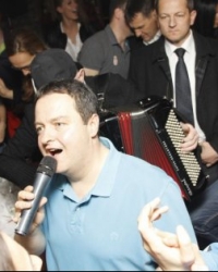 Ivica Dačić peva