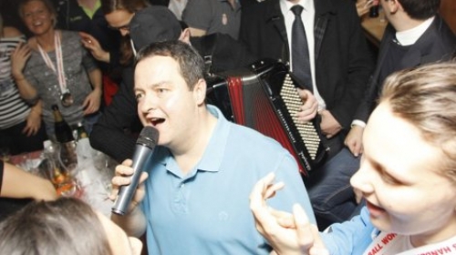 Ivica Dačić peva