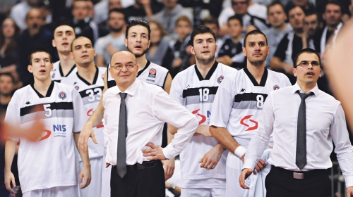 Dule Vujošević sa  igračima Partizana