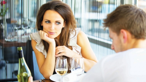 Izbrišite granicu  između  inteligentnog  razgovora i  flertovanja,  savetuju  stručnjaci