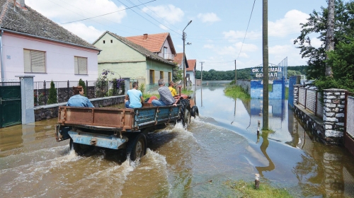 Merama odbrane od  poplava obuhvaćeno  430 kilometara  odbrambenih linija  duž Dunava