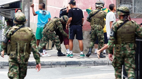 Policija je nemoćna protiv pripadnika  narko-bandi, koji upravljaju  svakodnevnim životom  u favelama