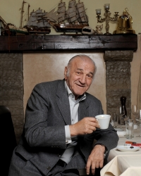 Bata Živojinović
