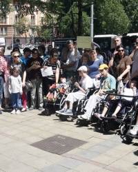 Protest roditelja  teško bolesne dece ispred Ministarstva rada