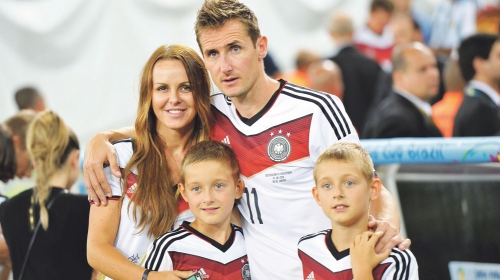Miroslav Klose sa  suprugom i decom