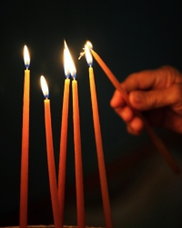 sveća, sveće, paljenje sveća, crkva