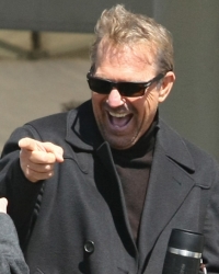 „Vežbamo, kume.  Probamo za film. I ti ćeš  ovo isto da radiš, samo sutra“: Kostner juče u Beogradu