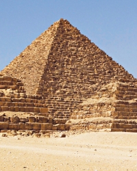 Piramide u Gizi su  stare najmanje 4.000  godina i magnet su za turiste iz celog sveta