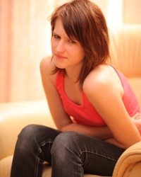 žena bol u stomaku menstruacija