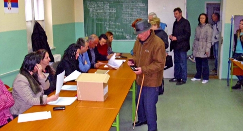 Glasači u Loznici