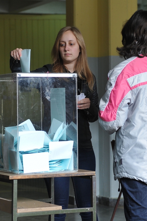 I mladi glasaju, slika iz Užica