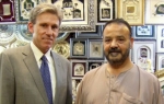 Ambasador Džej Kristofer Stivens sa prodavcem iz Tripolija