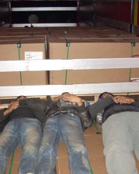 Emigranti su se krili u kamionu