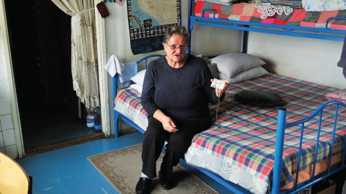 U kampu u Krnjači Dušanka živi sa mužem i sinom, dok je drugog sina beda oterala u Ameriku