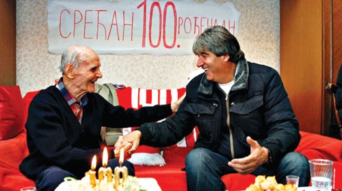 Dres sa brojem 100:  Deda Žika i Dika Stojanović