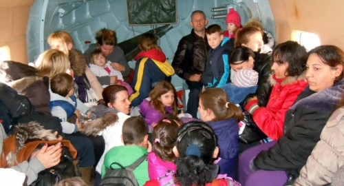 Prihvat evakuisanih na aerodromu Batajnica Foto: Vojska Srbije