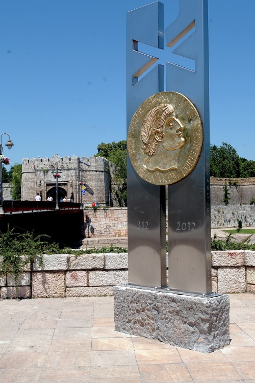Spomenik caru Konstantinu