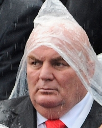 Kabanica mu baš  lepo stoji