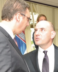 Direktor BIA  srdačno s premijerom