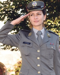 Muškarci imaju  prednost da  čim se pojave imaju autoritet,  a žena mora da  ga zasluži, priča  oficirka