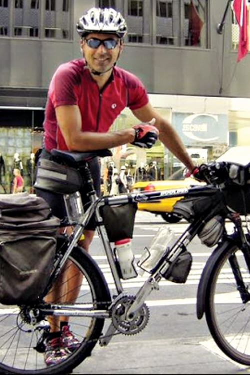Biciklom  prošao ceo svet: Julijan Sabau
