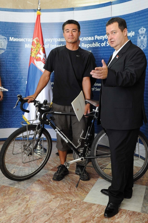 Premijer sa Japancem kome je prošle godine vraćen ukradeni bicikl