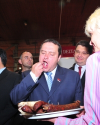Ko će bolje da nahrani premijera?