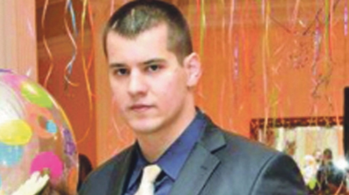Vidaković, inače blizak prijatelj pevača Nikole Rokvića, ubijen je za šankom kafića „Sejlor“, kod zidina Starog grada u Budvi