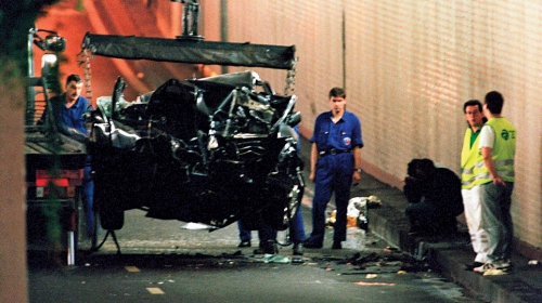 Olupina „mercedesa  S280” u kojem su  poginuli Dajana,  Dodi i vozač