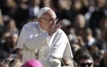 Novi papa pozdravlja masu