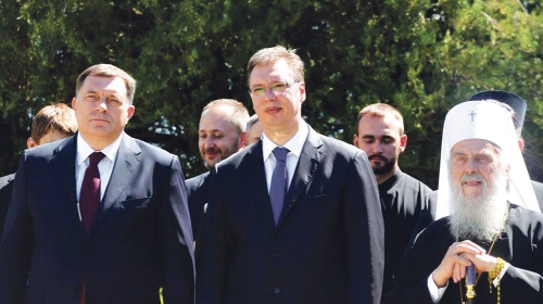 Državni i crkveni vrh zajedno: Dodik, Vučić i Irinej