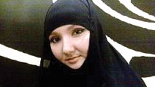 Prešla je u islam  zahvaljujući deveru, koji je kasnije ubijen