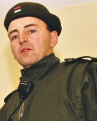 M. M. optužila  Arkana da ju je  sa gardistima  mučio