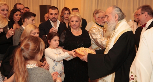 Patrijarh Irinej sa okupljenim gostima