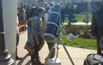 Svako gleda kroz teleskop pet do deset sekundi