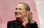 Dolazi da pomogne dijalog - Hilari Klinton