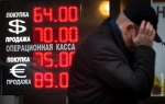 Čovek ispred menjačnice u Moskvi