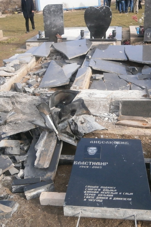 Oštećen spomenik u Prilužju
