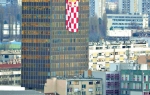 Na zgradi „Vjesnika“   okačen je veliki  dres Hrvatske
